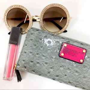 NWT Classic Q Slim Ostrich Embossed Zip Wallet